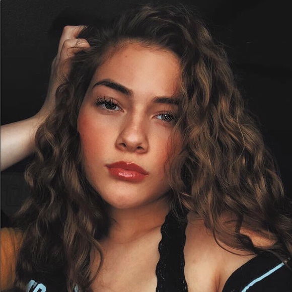 Meet your Posher, Alix - Picture 1 of 1